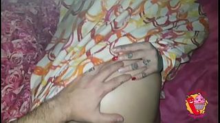 Бородатый парень сбоку вдул татуированной девушке до сквирта и кремпая